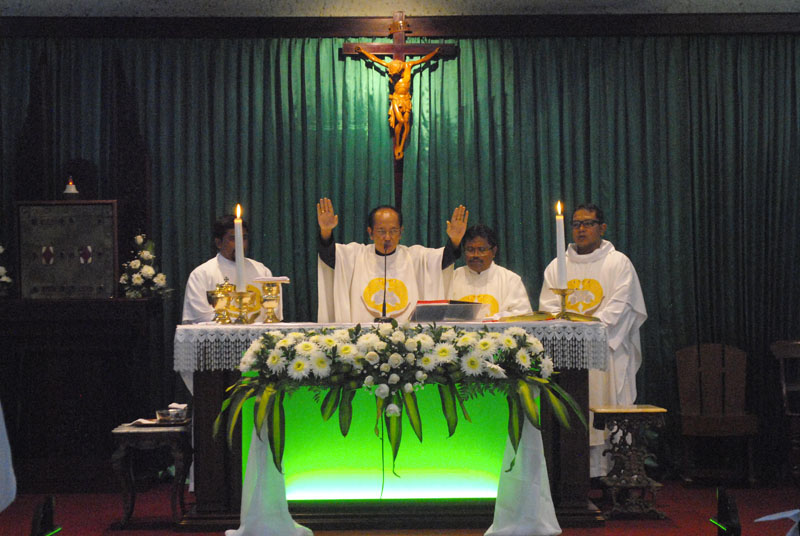 Perayaan Ekaristi Pisah Sambut Paroki St Albertus Agung Jetis, Dari Panggung Menuju ke Altar