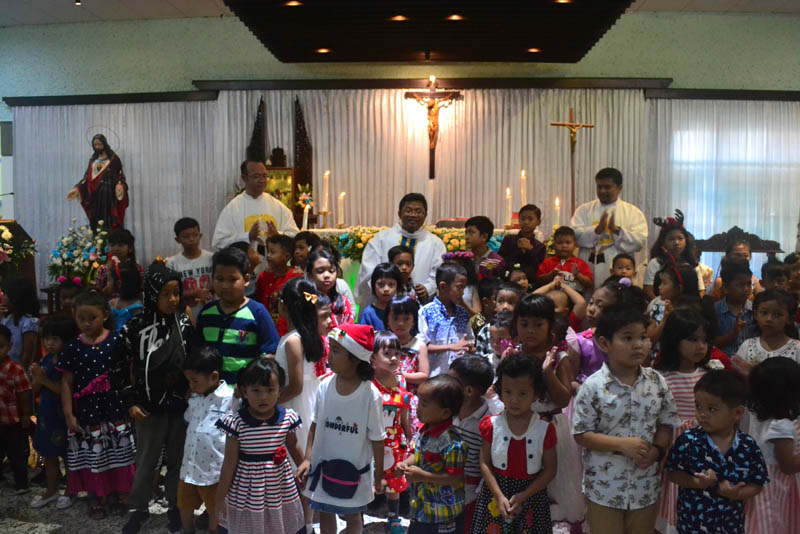 Misa Kudus Hari Raya Natal Fajar 2019, Hiduplah Sebagai Sahabat Bagi Semua Orang