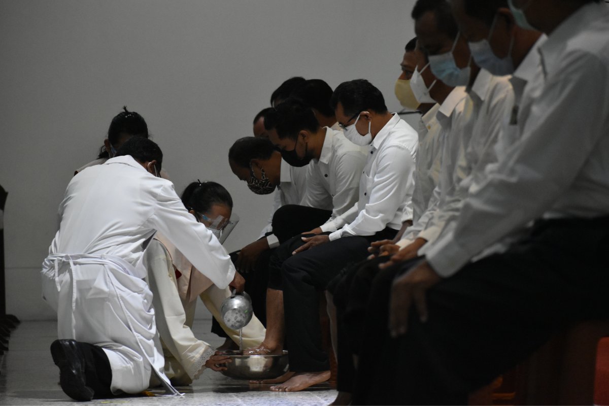 KAMIS PUTIH – Mengenang Perjamuan Tuhan, Tinggal Bersama Kristus & Berbuah