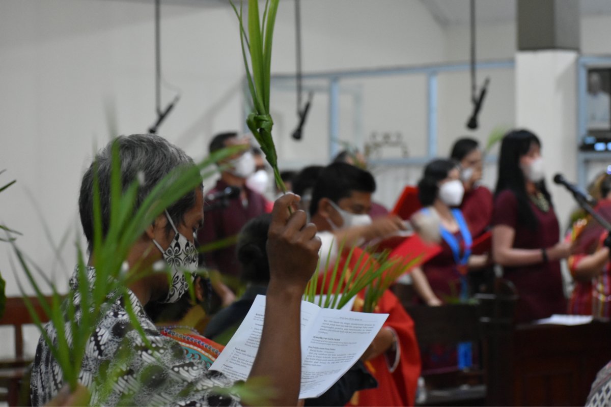MINGGU PALMA – Mengenang Yesus memasuki Yerusalem, Awal Sengsara Tuhan
